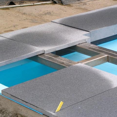 Pose du carrelage sur ce bac à volet