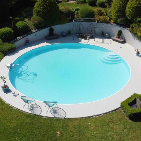 Piscine ronde extérieure tahiti