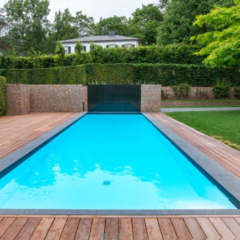 Couloir de nage, terrasse bois